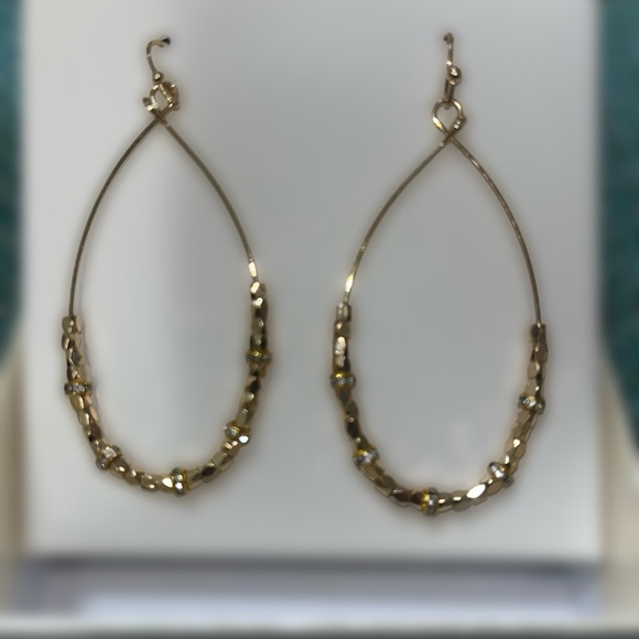 NEW ARRIVAL, Beautiful gold colored loop earrings - Picture 2 of 2